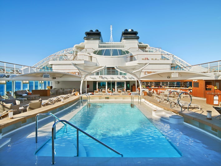 Seabourn Encores Main Pool (Photo: Seabourn Cruise Line)