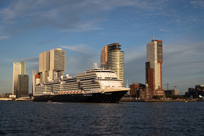 Rotterdam departs on its 150th Anniversary Transatlantic Crossing (Photo: Holland America Line)