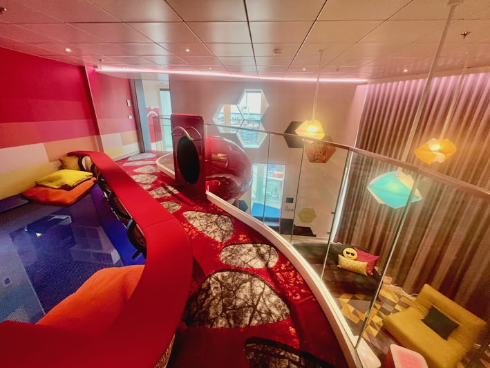 Upstairs in the Ultimate Family Townhouse on Icon of the Seas (Photo: Chris Gray Faust)