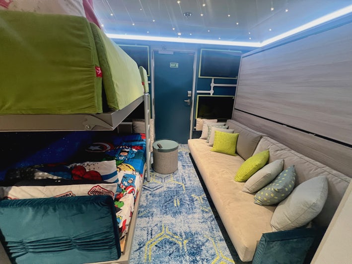 Bunkbeds in the Ultimate Family Townhouse on Icon of the Seas (Photo: Chris Gray Faust)