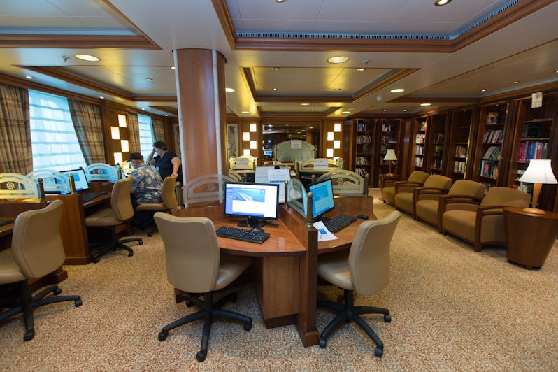 Internet Cafe on Caribbean Princess (Photo: Cruise Critic)