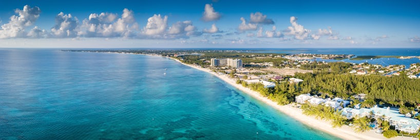 Grand Cayman Islands (Photo: andy morehouse/Shutterstock)