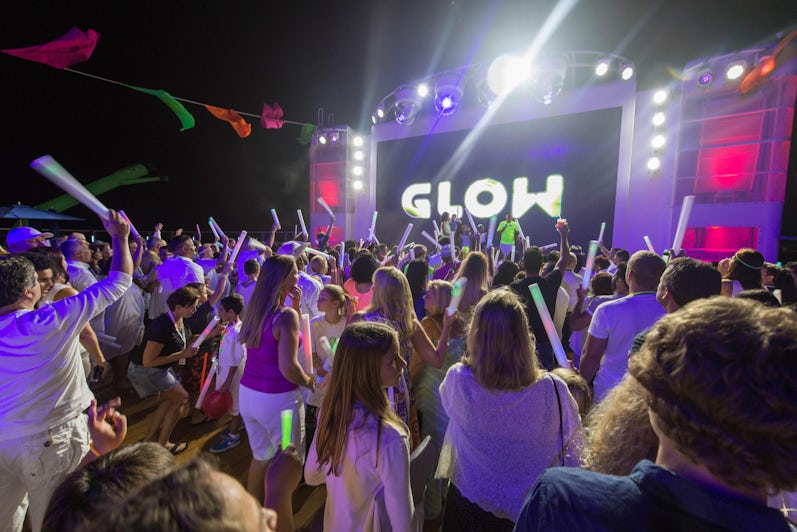 Glow Party on Norwegian Escape (Photo: Cruise Critic)