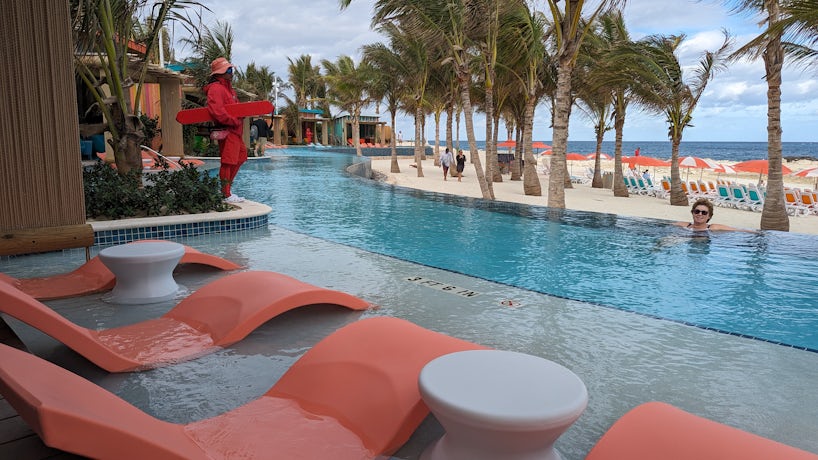 The cabana infinity pool at Hideaway Beach at Perfect Day at CocoCay. (Photo: Colleen McDaniel)