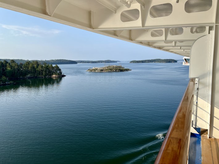 Cruising into Stockholm's archipelago (Photo: Chris Gray Faust)