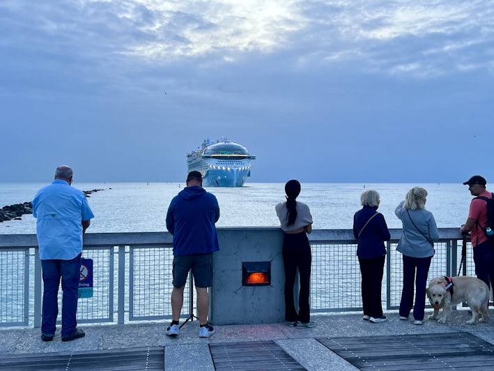 Icon of the Seas approaching Miami (Photo: Chris Gray Faust)