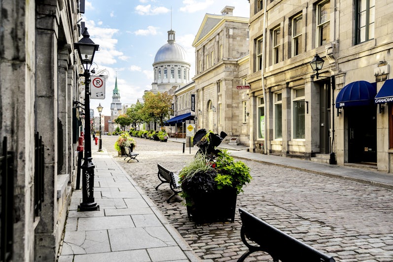Old City, Quebec Montreal, Canada (Photo: ProDesign studio/Shutterstock)