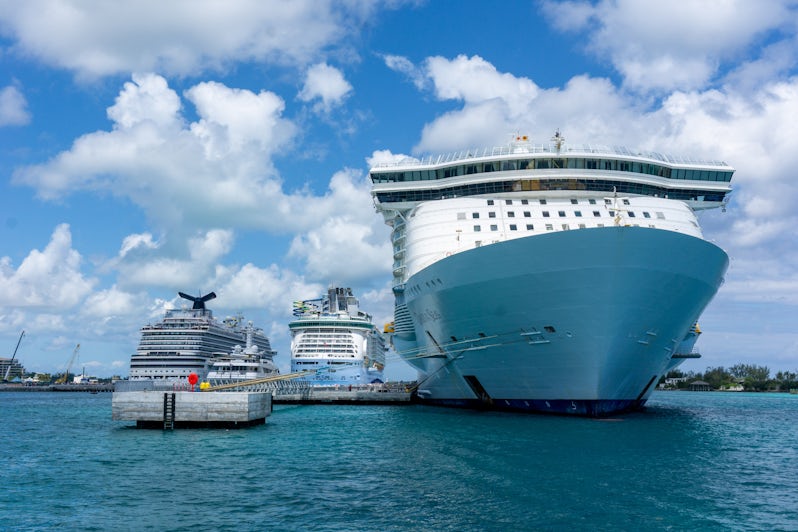 Oasis of the Seas docked in Nassau (Photo: Aaron Saunders)