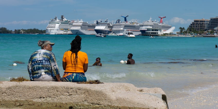 Beachgoers look out over the cruise ships at Nassau's Junaknoo Beach (Photo: Aaron Saunders)
