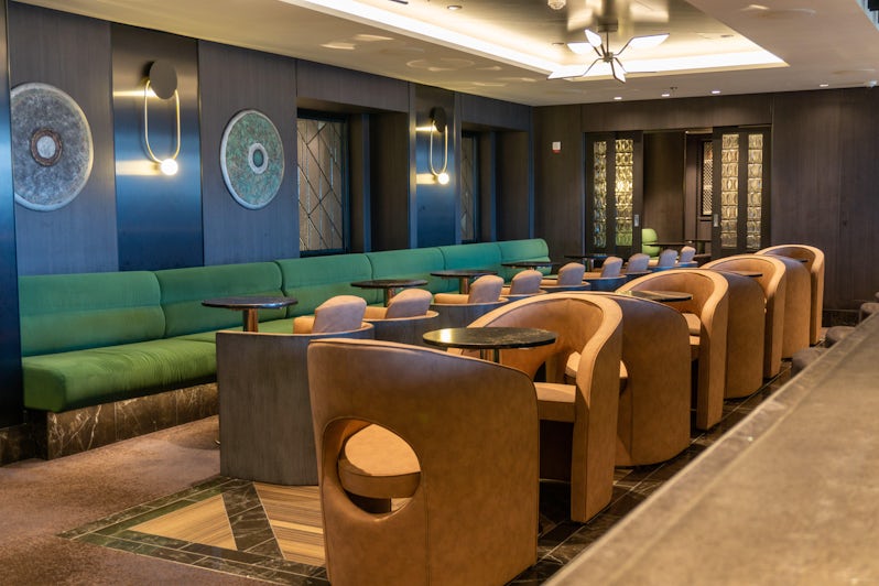 Elixir, a bar dedicated to hand-crafted cocktails, aboard MSC World Europa (Photo: Aaron Saunders)