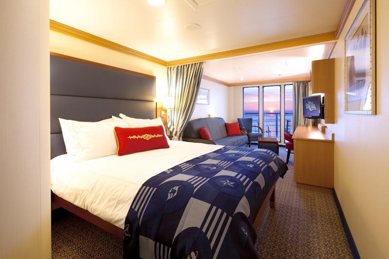 Disney Cruise Line's Deluxe Family Oceanview Stateroom with Verandah on Disney Dream (Photo: Disney Cruise Line)
