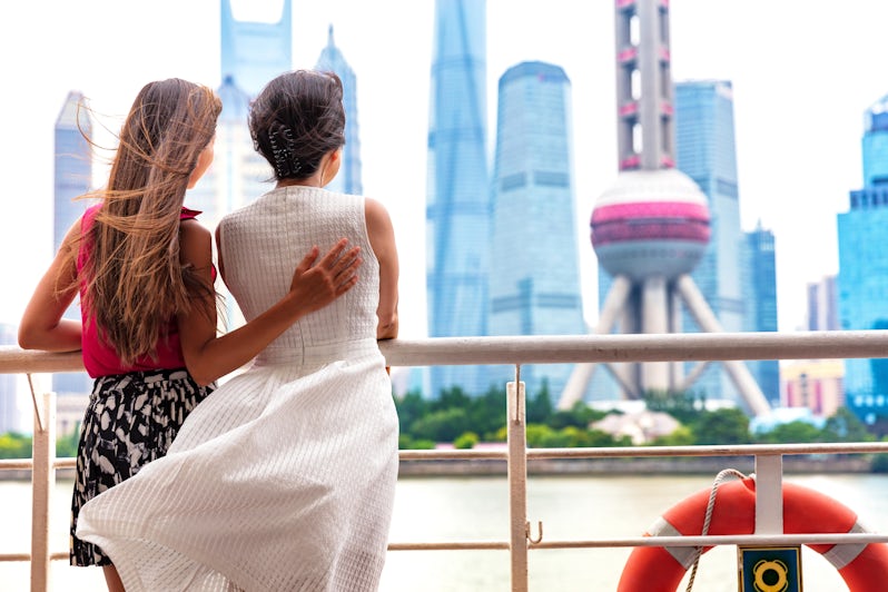 Couple Cruising in Shanghai City, China (Photo: Maridav/Shutterstock)