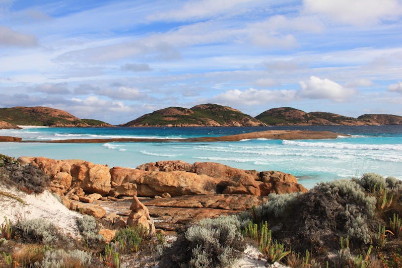 Blue Water and Sky Framed with Rocks in Fraser Island, Australia (Photo: Flash-ka/Shutterstock)