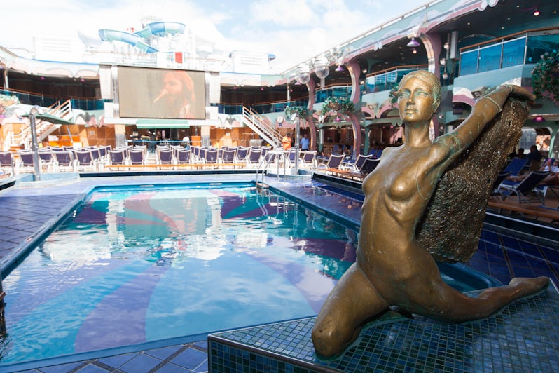 The main pool on Carnival Splendor (Photo: Cruise Critic)