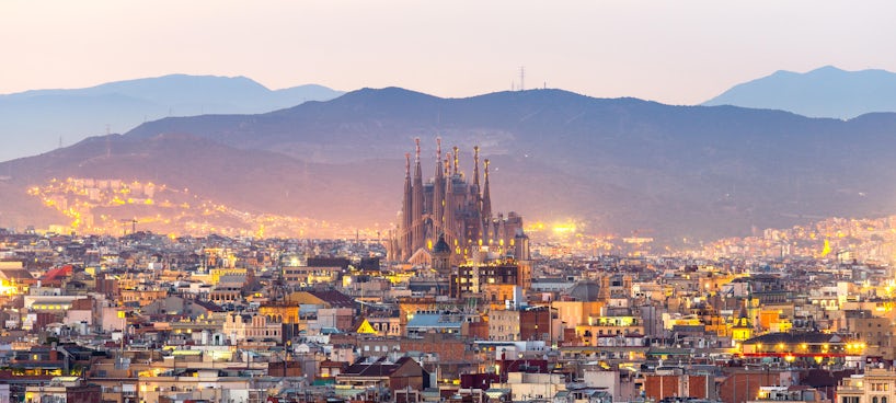 Basilica de la Sagrada Familia, Spain (Photo: basiczto/Shutterstock)
