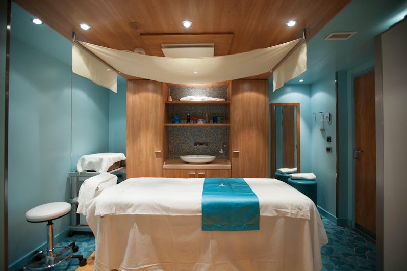 Treatment room in a Carnival cruise ship spa (Photo: Cruise Critic)