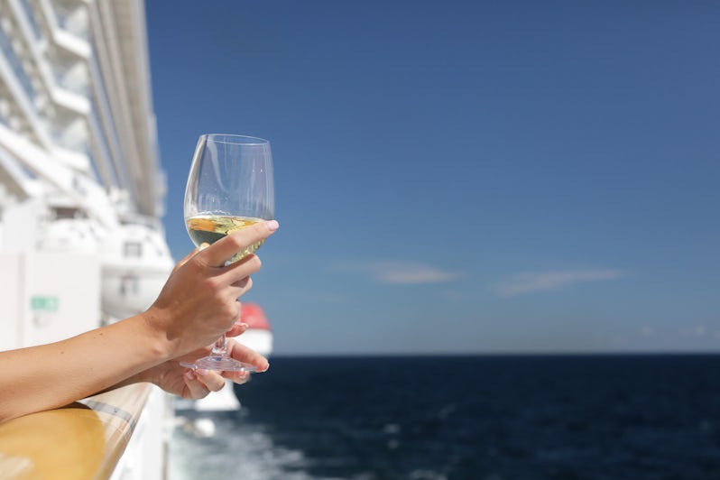 Passenger drinking Champagne on a cruise ship (Photo: Nazar Skladanyi/Shutterstock.com)