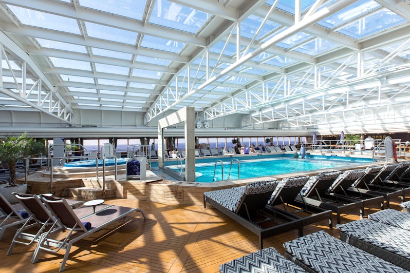 Holland America's Nieuw Amsterdam Lido Pool (Photo: Cruise Critic)