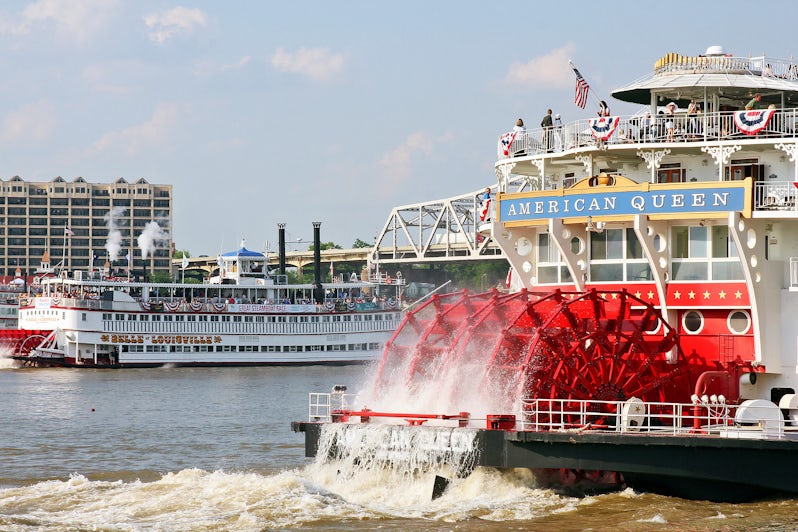 American Queen and Belle Louisville during the 2012 Kentucky Derby Festival (Photo: Vicki L. Miller/Shutterstock)