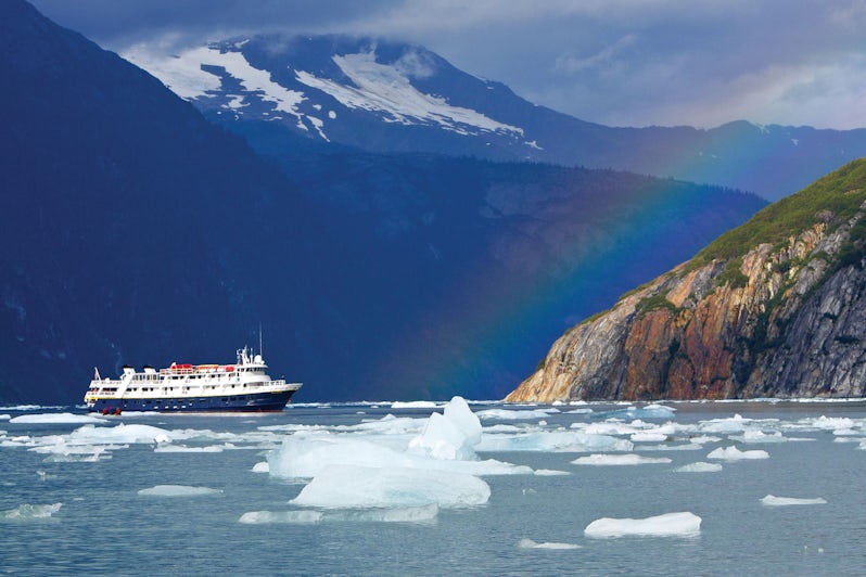 Expedition ship in Alaska (Photo: Lindblad Expeditions)