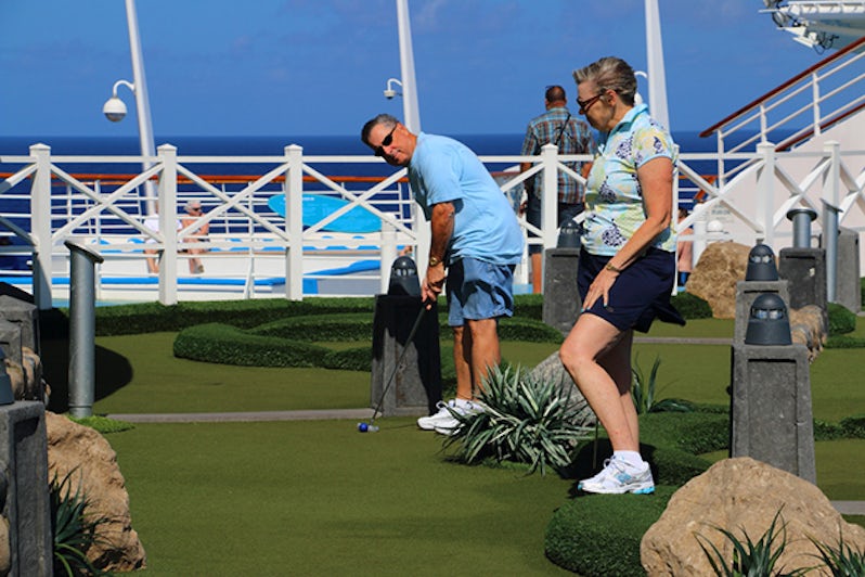 Independence of the Seas - Mini-Golf