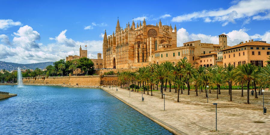 Palma Cathedral, Spain (Photo: Boris Stroujko/Shutterstock) Palma Cathedral, Spain (Photo: Boris Stroujko/Shutterstock)