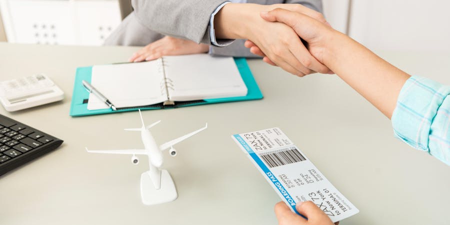 Travel Agent Shaking Hands with Customer (Photo: PR Image Factory/Shutterstock) Travel Agent Shaking Hands with Customer (Photo: PR Image Factory/Shutterstock)