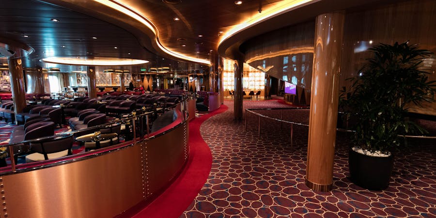 Music Walk on Koningsdam (Photo: Cruise Critic) Music Walk on Koningsdam (Photo: Cruise Critic)