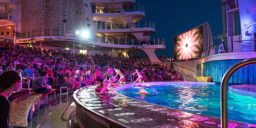 Aqua Theater Performance on Oasis of the Seas (Photo: Cruise Critic) Aqua Theater Performance on Oasis of the Seas (Photo: Cruise Critic)