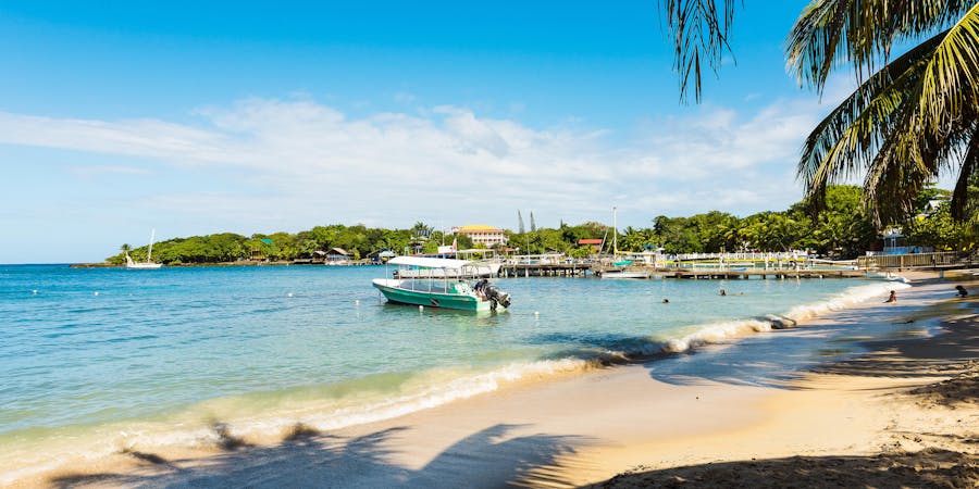 Roatan, Honduras (Photo: Angelina Pilarinos/Shutterstock) Roatan, Honduras (Photo: Angelina Pilarinos/Shutterstock)