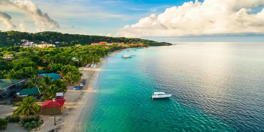 Roatán, Honduras (Photo: Guayo Fuentes/Shutterstock) Roatán, Honduras (Photo: Guayo Fuentes/Shutterstock)