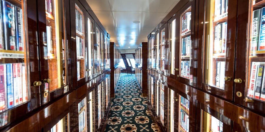 Library on Queen Mary 2 (QM2) Library on Queen Mary 2 (QM2)
