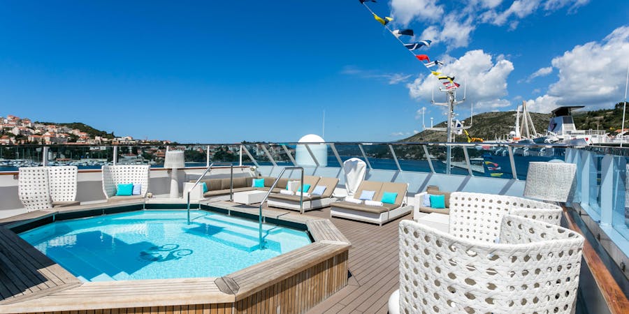 The Pool on Crystal Esprit (Photo: Cruise Critic) The Pool on Crystal Esprit (Photo: Cruise Critic)