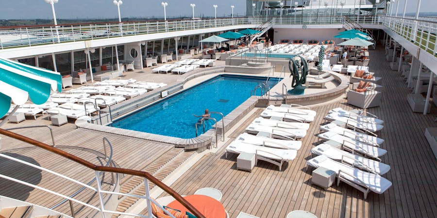Crystal's Symphony Lido Deck (Photo: Cruise Critic) Crystal's Symphony Lido Deck (Photo: Cruise Critic)