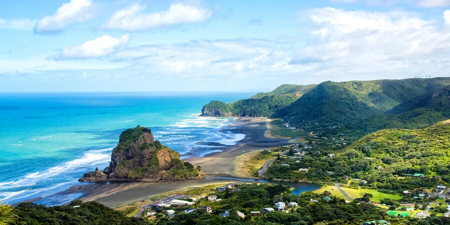 Piha Beach, West Coast in Auckland, New Zealand (Photo: gracethang2/Shutterstock) Piha Beach, West Coast in Auckland, New Zealand (Photo: gracethang2/Shutterstock)