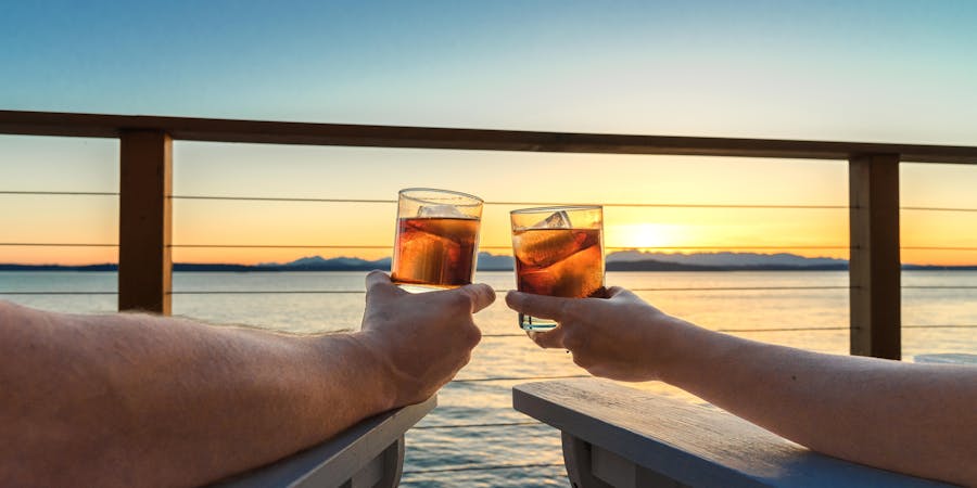 Refreshments at Sunset (Photo: SeaRick1/Shutterstock) Refreshments at Sunset (Photo: SeaRick1/Shutterstock)