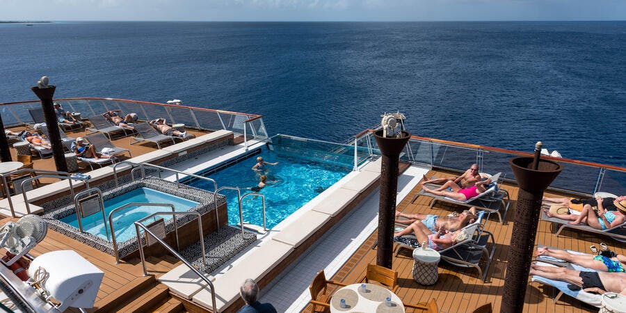 Infinity Pool on Viking Sea (Photo: Cruise Critic) Infinity Pool on Viking Sea (Photo: Cruise Critic)
