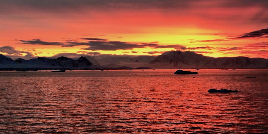Antarctica Sunset (Photo by: Veronica Stoddart) Antarctica Sunset (Photo by: Veronica Stoddart)