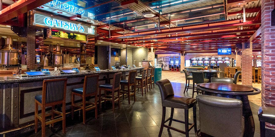 Casino Bar on Emerald Princess (Photo: Cruise Critic) Casino Bar on Emerald Princess (Photo: Cruise Critic)