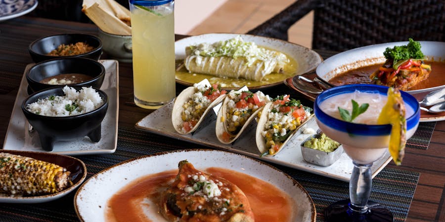 Los Lobos on Norwegian Bliss (Photo:Cruise Critic) Los Lobos on Norwegian Bliss (Photo:Cruise Critic)