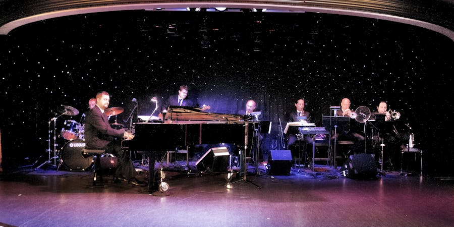 Azamara Ship Entertainment (Photo: Cruise Critic) Azamara Ship Entertainment (Photo: Cruise Critic)