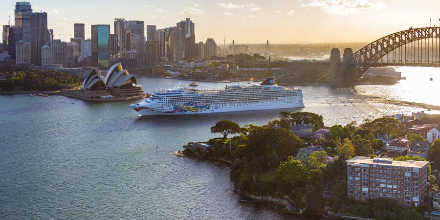 Norwegian Jewel in Sydney Harbour (Photo: Norwegian Cruise Line) Norwegian Jewel in Sydney Harbour (Photo: Norwegian Cruise Line)