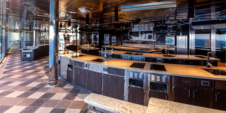 Culinary Arts Kitchen on Seven Seas Explorer (Photo: Cruise Critic) Culinary Arts Kitchen on Seven Seas Explorer (Photo: Cruise Critic)