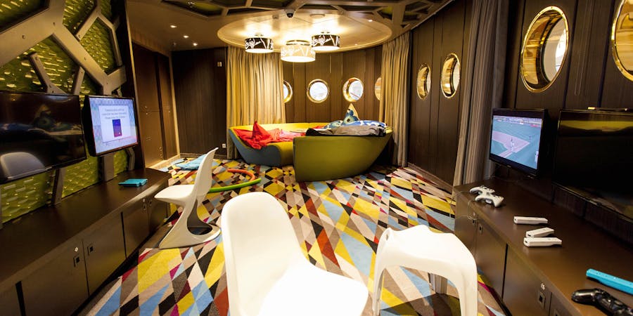 Waves Teen Center on Crystal Symphony (Photo: Cruise Critic) Waves Teen Center on Crystal Symphony (Photo: Cruise Critic)