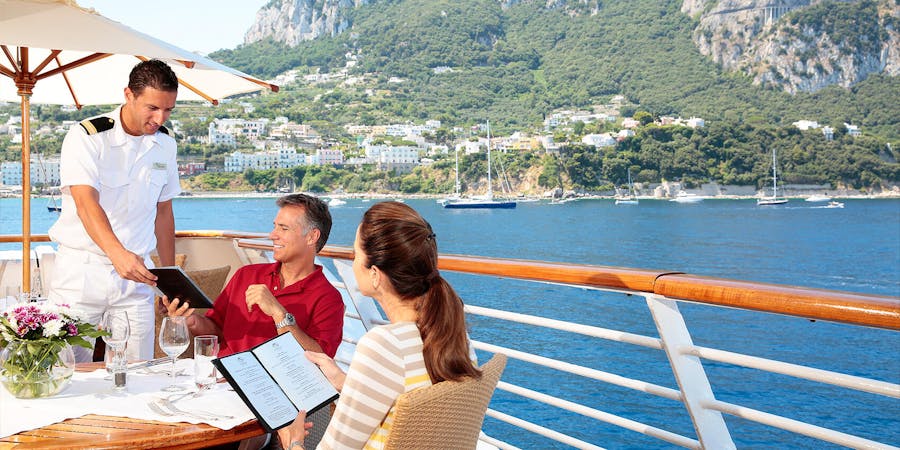 Open Deck Dining with Gourmet Cuisine (Photo: SeaDream Yacht Club) Open Deck Dining with Gourmet Cuisine (Photo: SeaDream Yacht Club)
