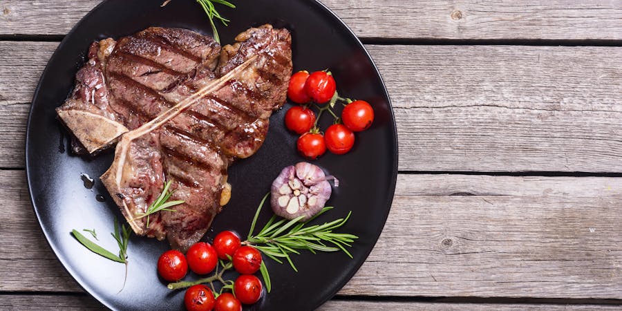 Steak Dinner (Photo: AlexeiLogvinovich/Shutterstock) Steak Dinner (Photo: AlexeiLogvinovich/Shutterstock)