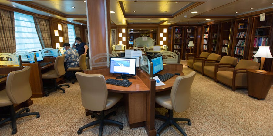 Internet Cafe on Caribbean Princess (Photo: Cruise Critic) Internet Cafe on Caribbean Princess (Photo: Cruise Critic)