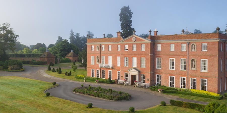 Exterior of Four Seasons Hotel Hampshire Exterior of Four Seasons Hotel Hampshire