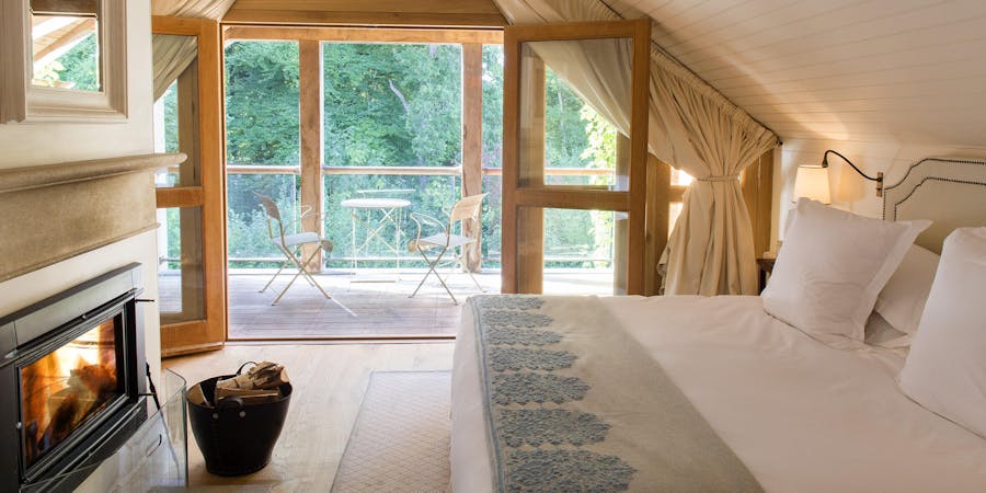 Lime Wood Hotel & Spa Bedroom (Photo: Kerry Spencer/Cruise Critic) Lime Wood Hotel & Spa Bedroom (Photo: Kerry Spencer/Cruise Critic)