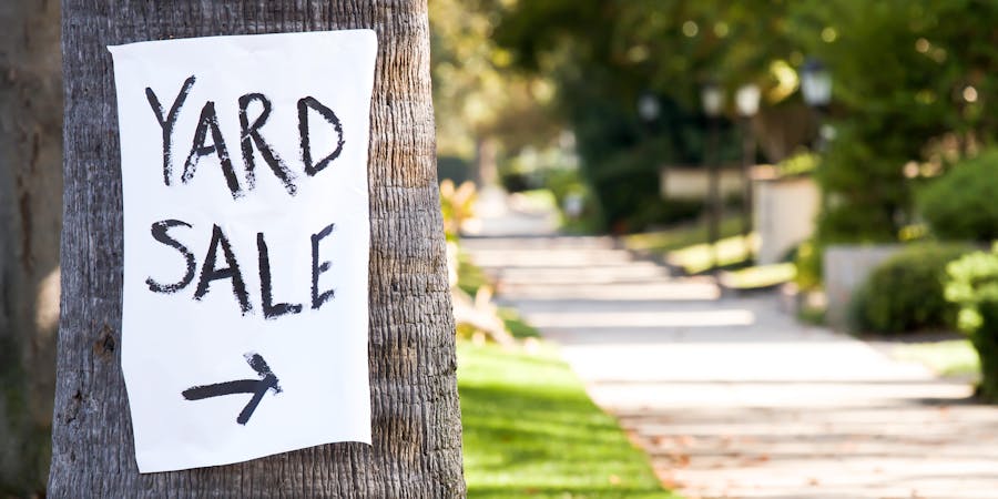 Home Yard Sale (Photo: Jerome Kundrotas/Shutterstock) Home Yard Sale (Photo: Jerome Kundrotas/Shutterstock)
